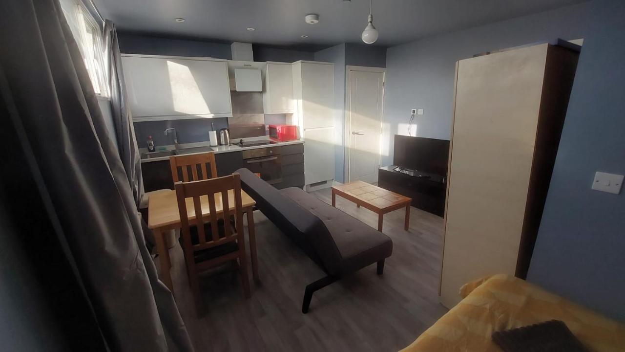 Modern Studio Maidstone - Redecorated Oct 2023 מראה חיצוני תמונה