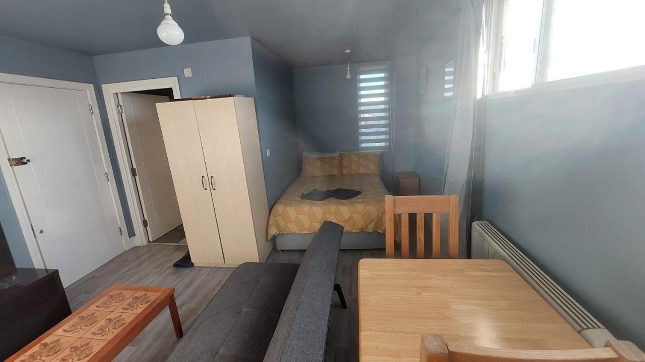 Modern Studio Maidstone - Redecorated Oct 2023 מראה חיצוני תמונה